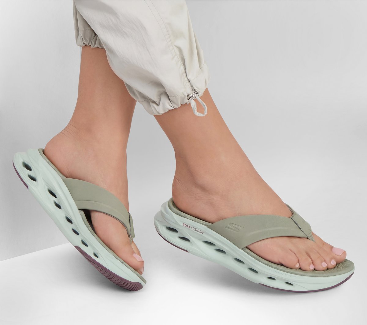Skechers Quality - Max Cushioning Glide-Step Sandal - Audra