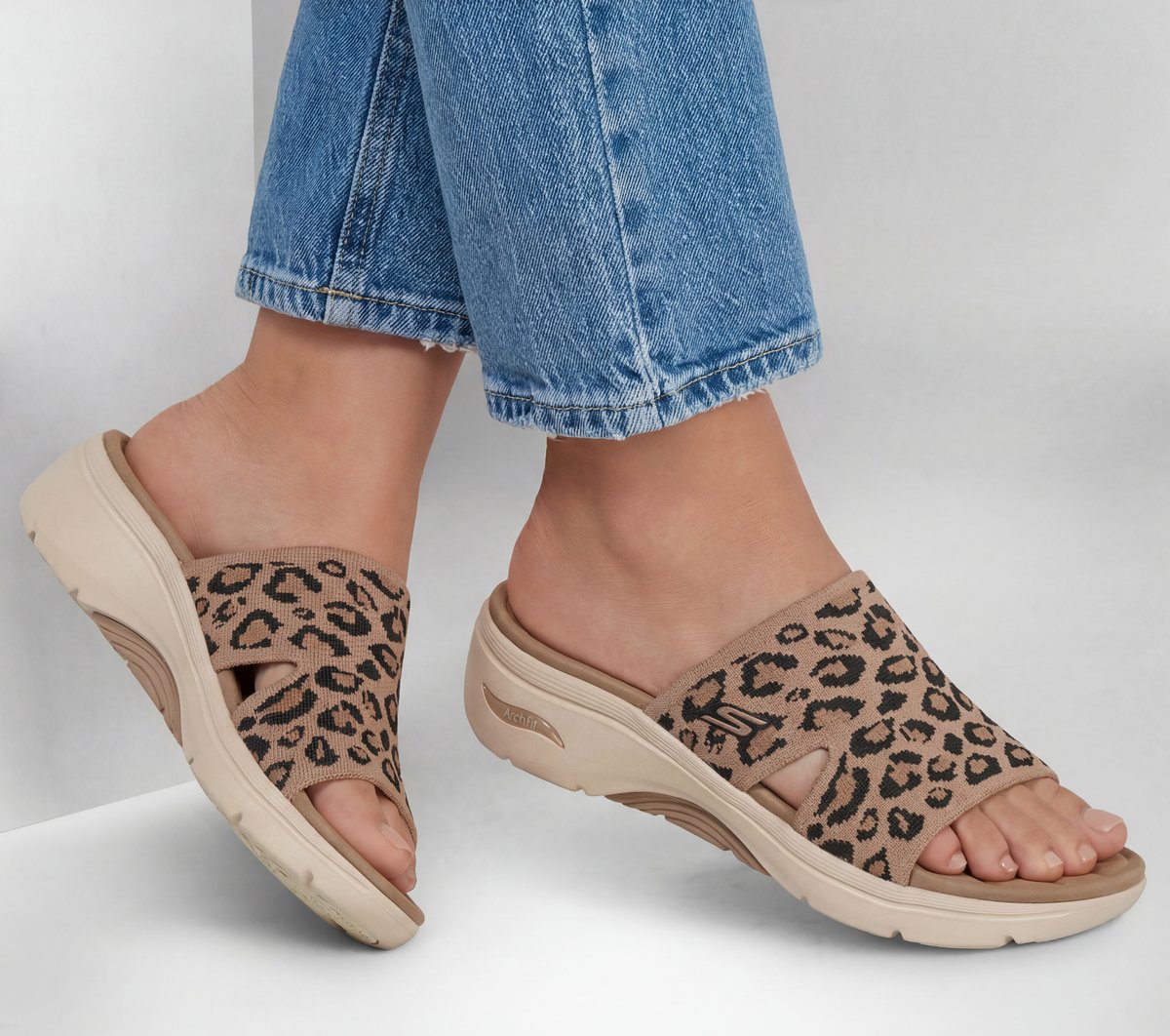 Skechers Featured - GO WALK Arch Fit 2.0 Sandal - Remi