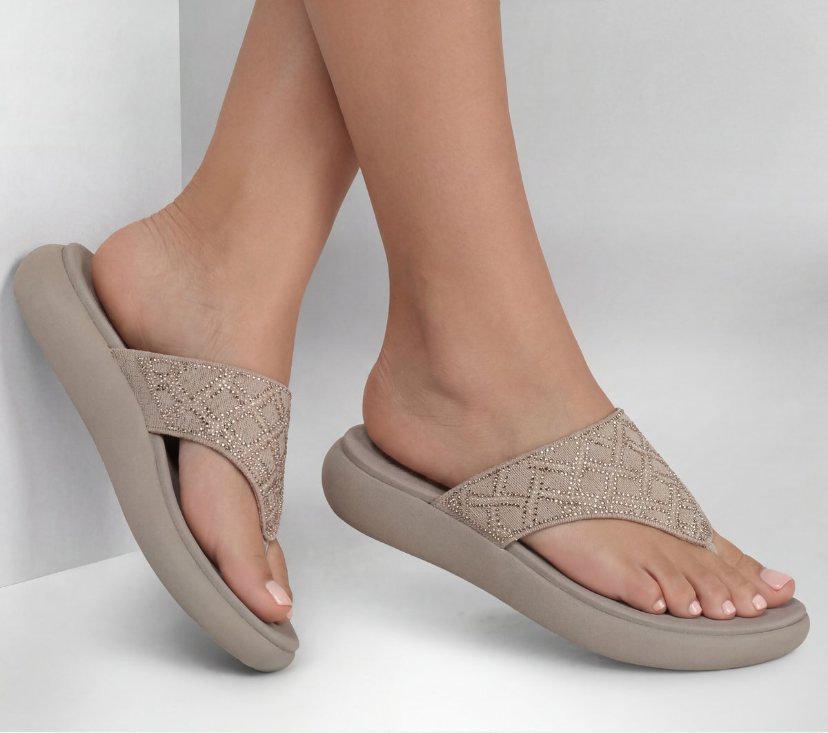 Skechers Classic - Relaxed Fit: Asana Luxe - Keep Dazzling