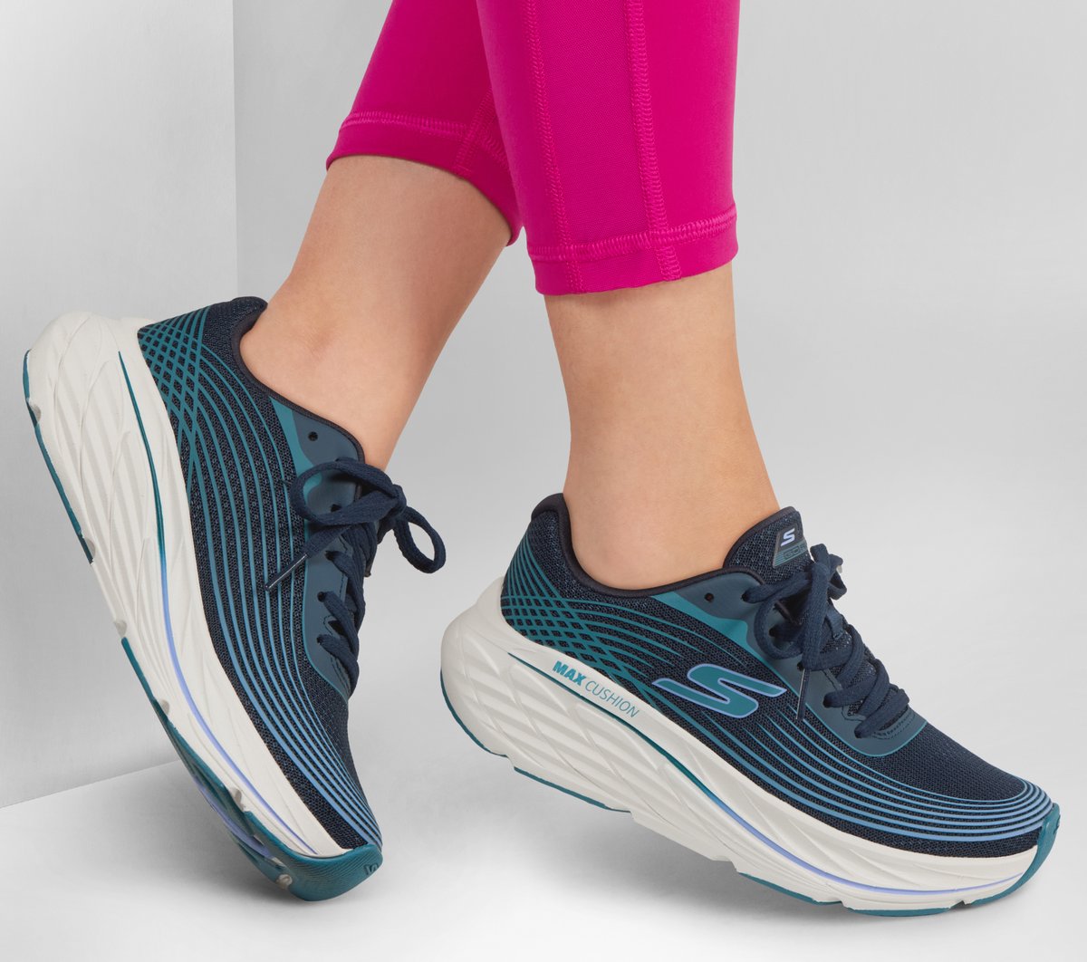Skechers Signature - Max Cushioning Elite 3 - Valares