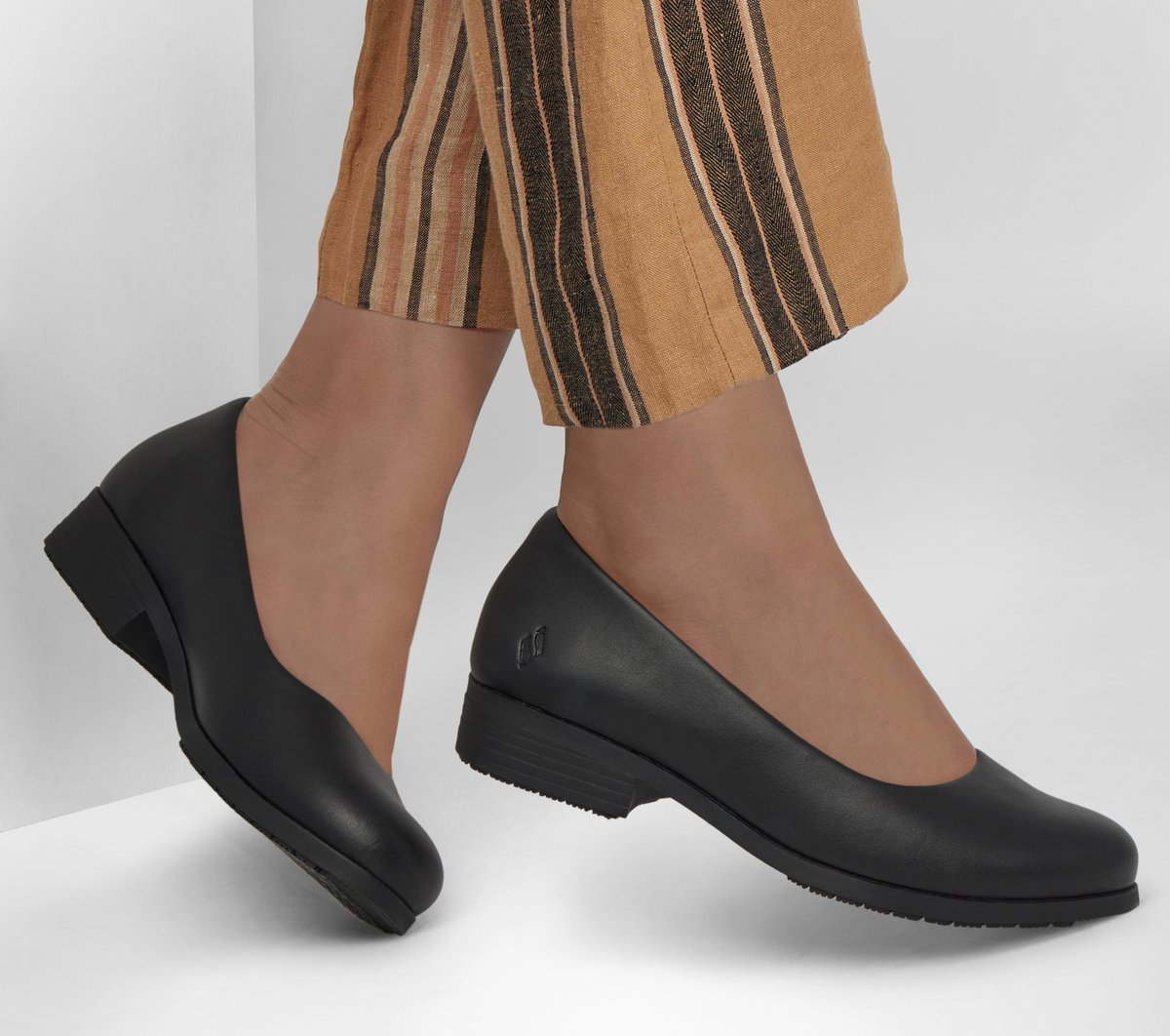 Skechers Value - Work: Naulia